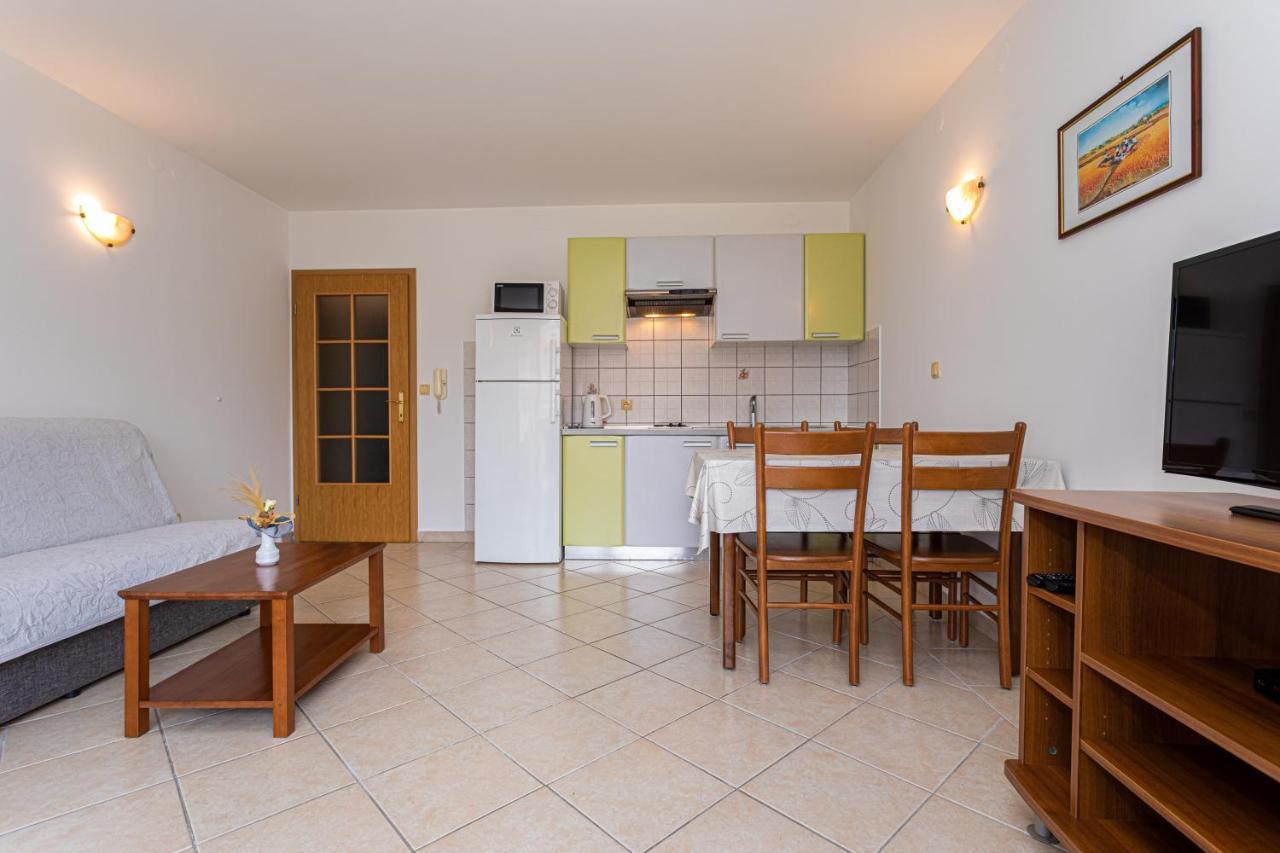 Apartments Crnekovic I Zarok 巴斯卡 外观 照片
