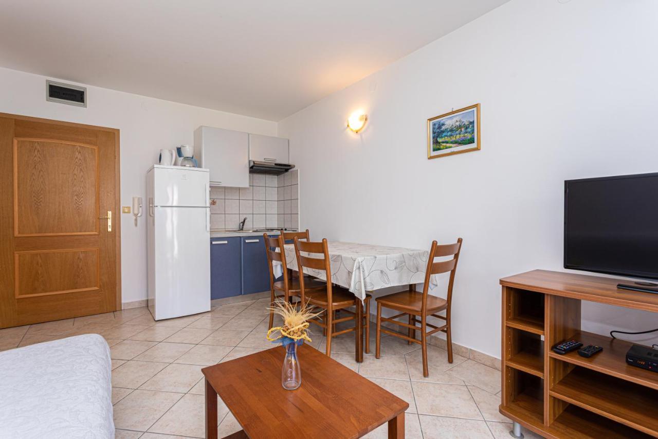 Apartments Crnekovic I Zarok 巴斯卡 外观 照片