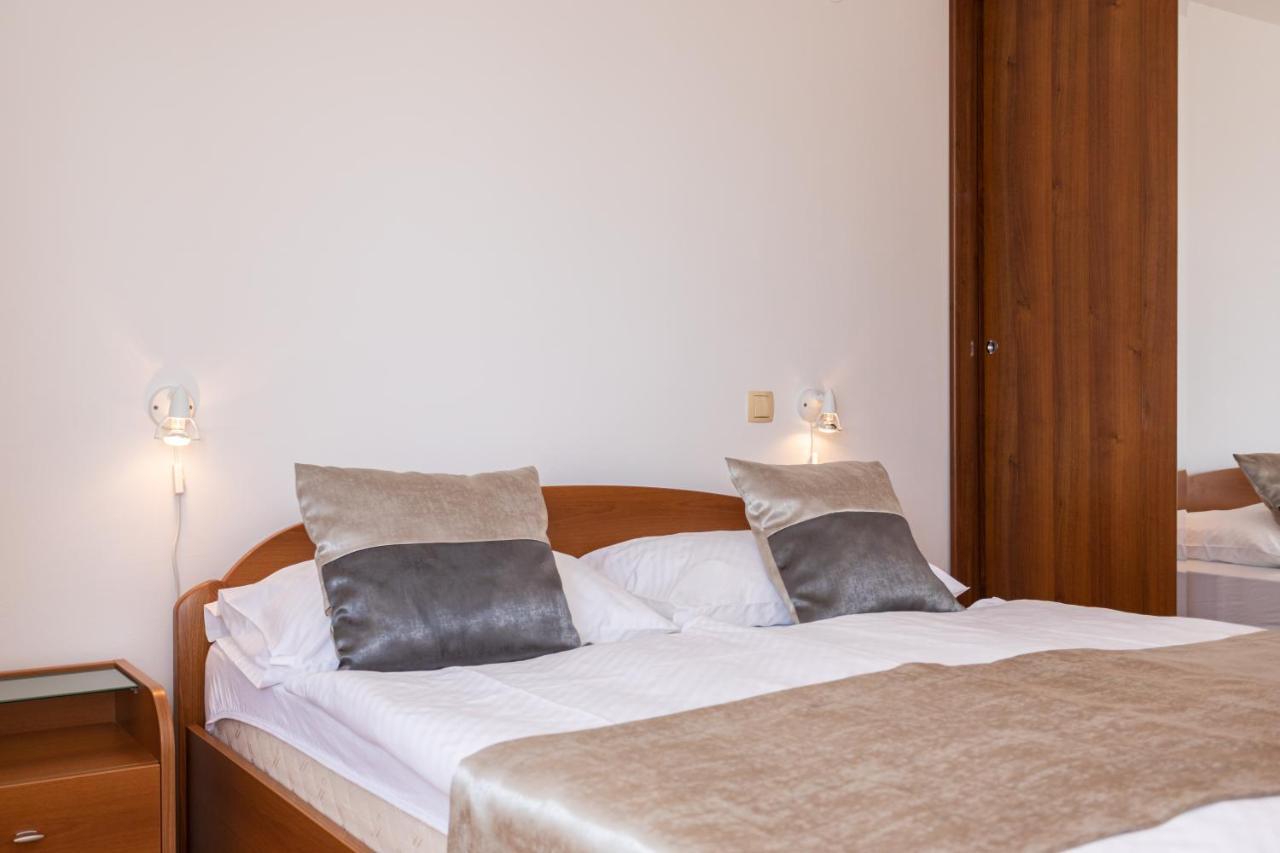 Apartments Crnekovic I Zarok 巴斯卡 外观 照片